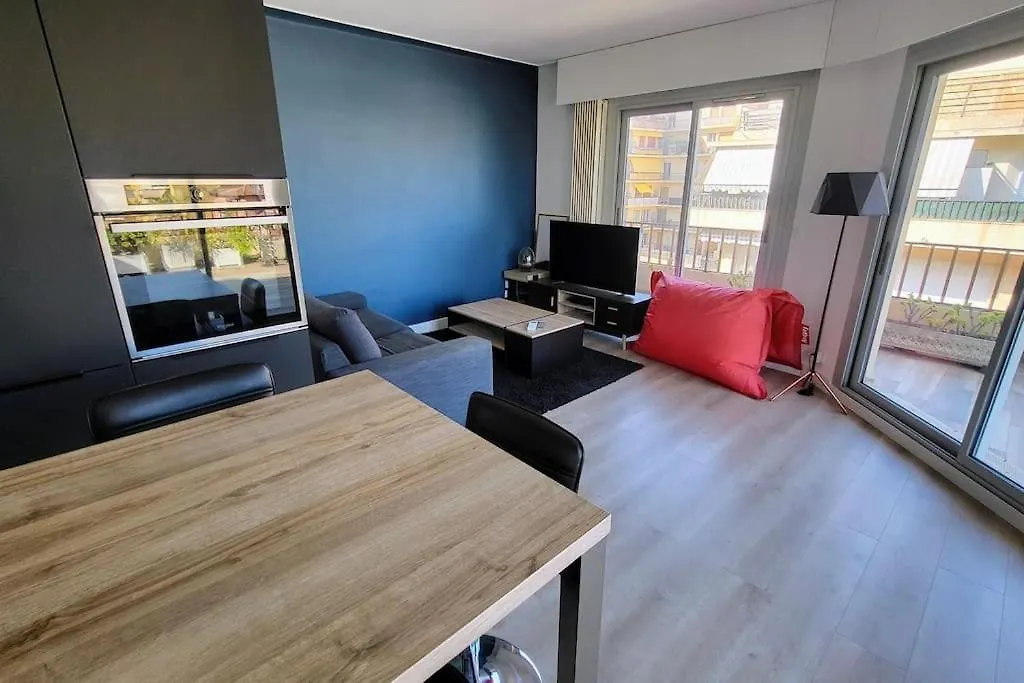 Romantic 1Br Escape With Sun-Rooftop Terrace Nice 0*,