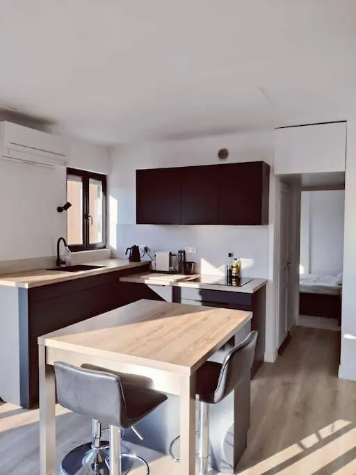 Apartment Romantic 1Br Escape With Sun-Rooftop Terrace Nice