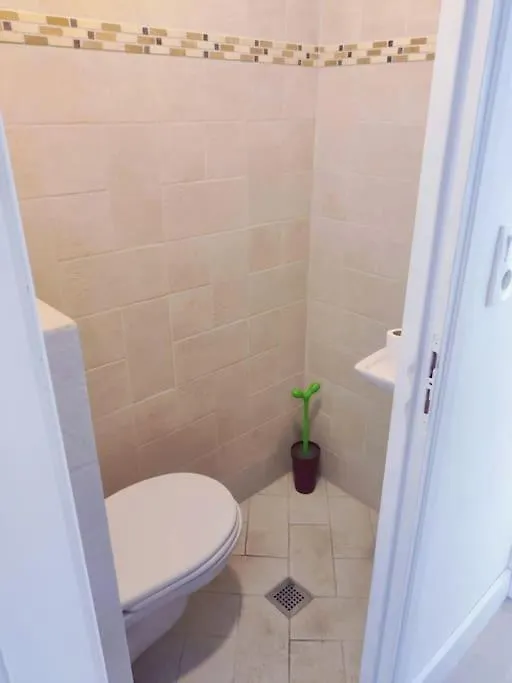 Apartment Romantic 1Br Escape With Sun-Rooftop Terrace Nice