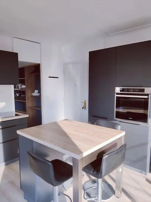Apartment Romantic 1Br Escape With Sun-Rooftop Terrace Nice